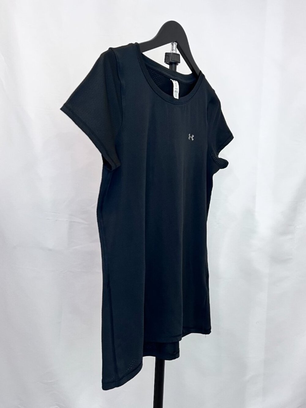 'Under Armour' HeatGear Fitted Pinhole Mesh Athletic Tee Black - Size M - Picture 3 of 7